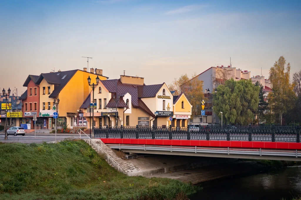 Zakłady pogrzebowe mogą oferować wsparcie i doradztwo dla rodzin przeżywających trudny czas po utracie bliskiej osoby. Mogą pomóc w wyborze odpowiednich opcji i planowaniu ceremonii zgodnie z życzeniami zmarłego lub zgodnie z tradycjami rodziny.